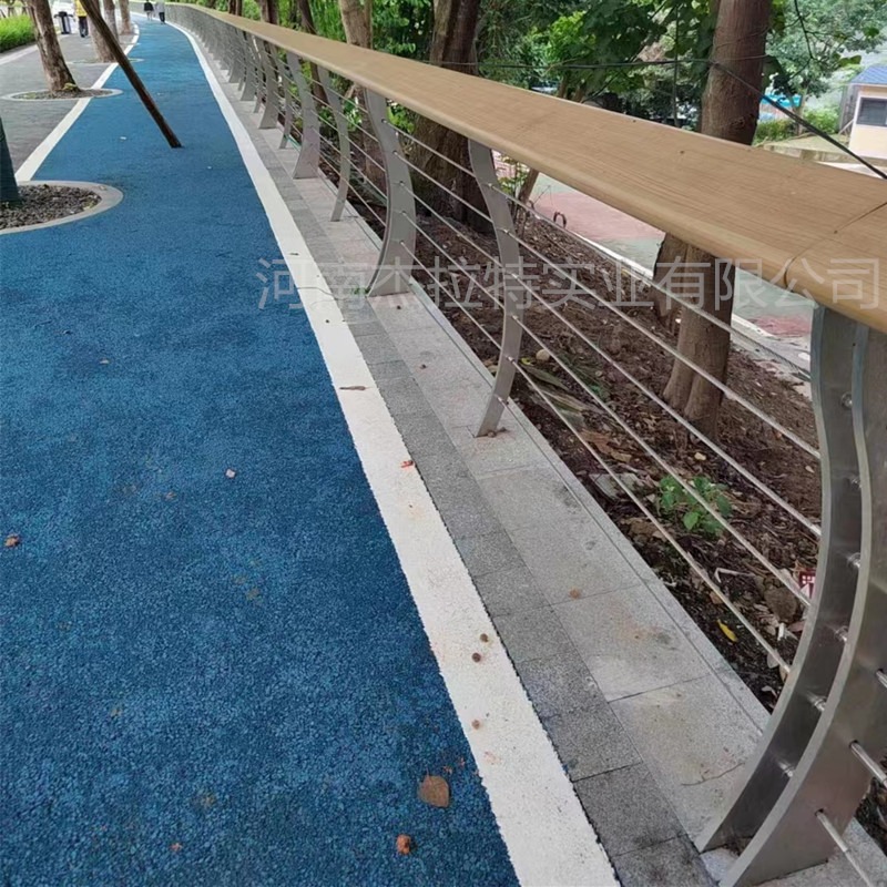 河道不锈钢木扶手护栏制作加工
