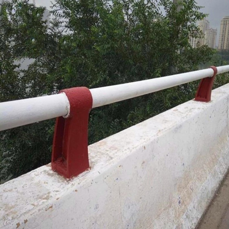 护栏防撞桥梁支架 公路桥梁隔离铸铁护栏支架 牛角型护栏支架 现货 尚淇供应
